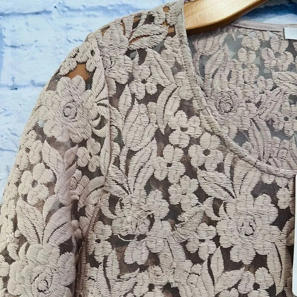 NWT Pleione Women’s Floral Pattern Lace Top With Bell Sleeves - Picture 5 of 7